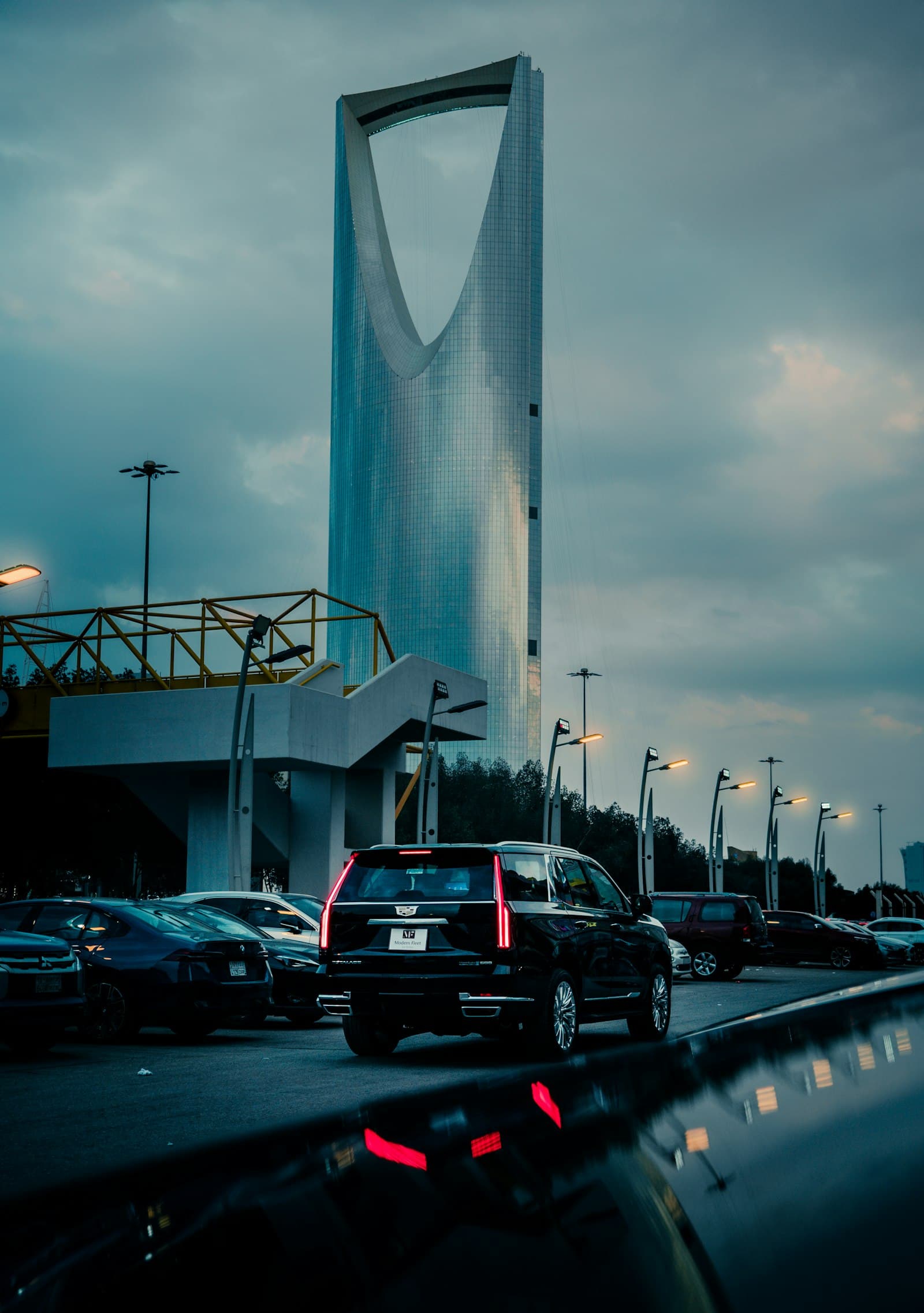 Kingdom Tower in Riyadh, Saudi Arabia, viewed from street level at dusk